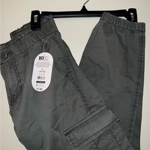 Paper-bag waist girls green cargo jogger bottoms. Size L 10-12 New.